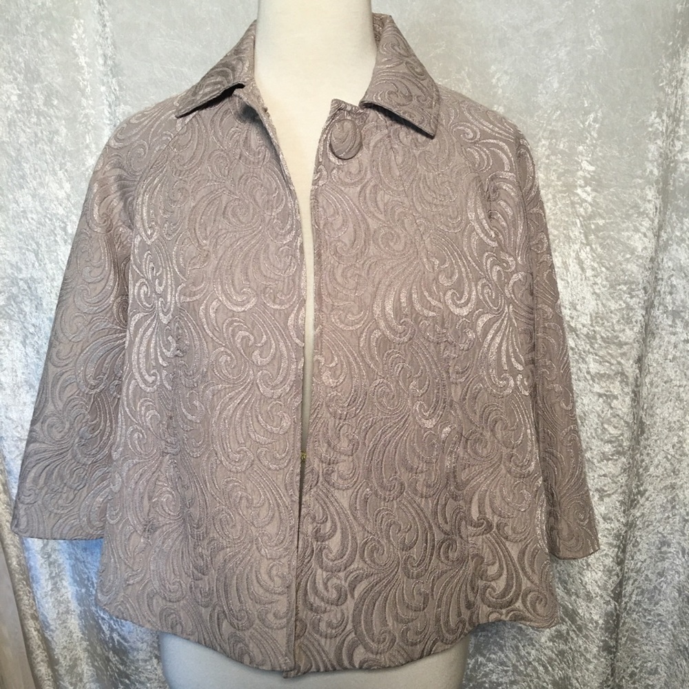 Newport News Cape Blazer in Silver Brocade cropped size 6